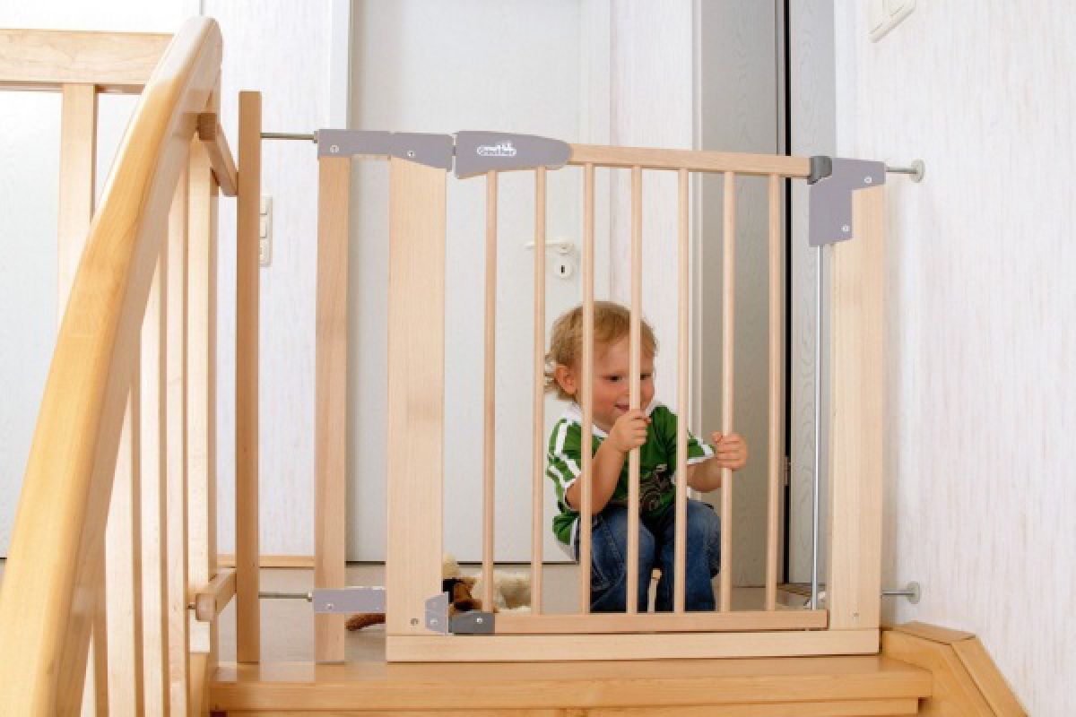Дом, лестница, дети. Защита лестниц от детей 4345