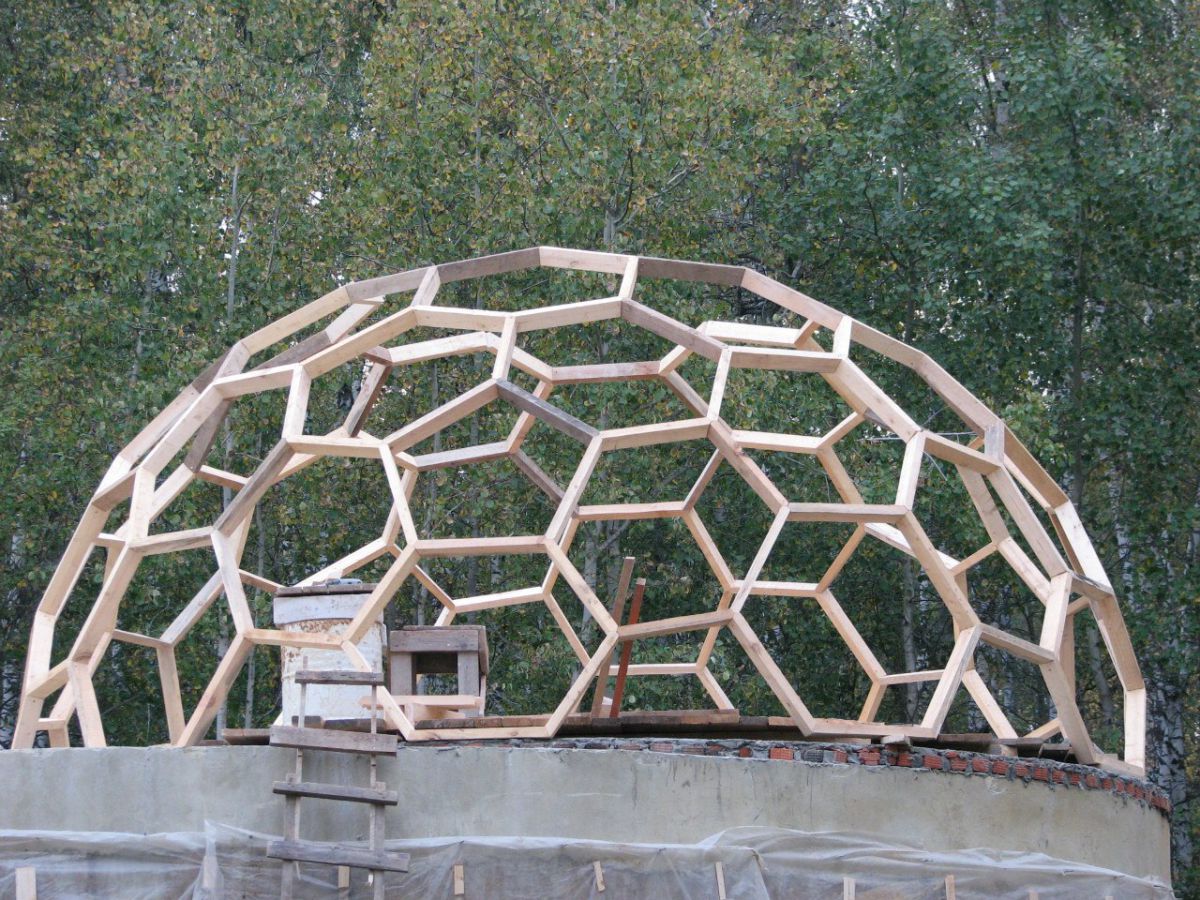 Строительство купольного дома из пенопласта.