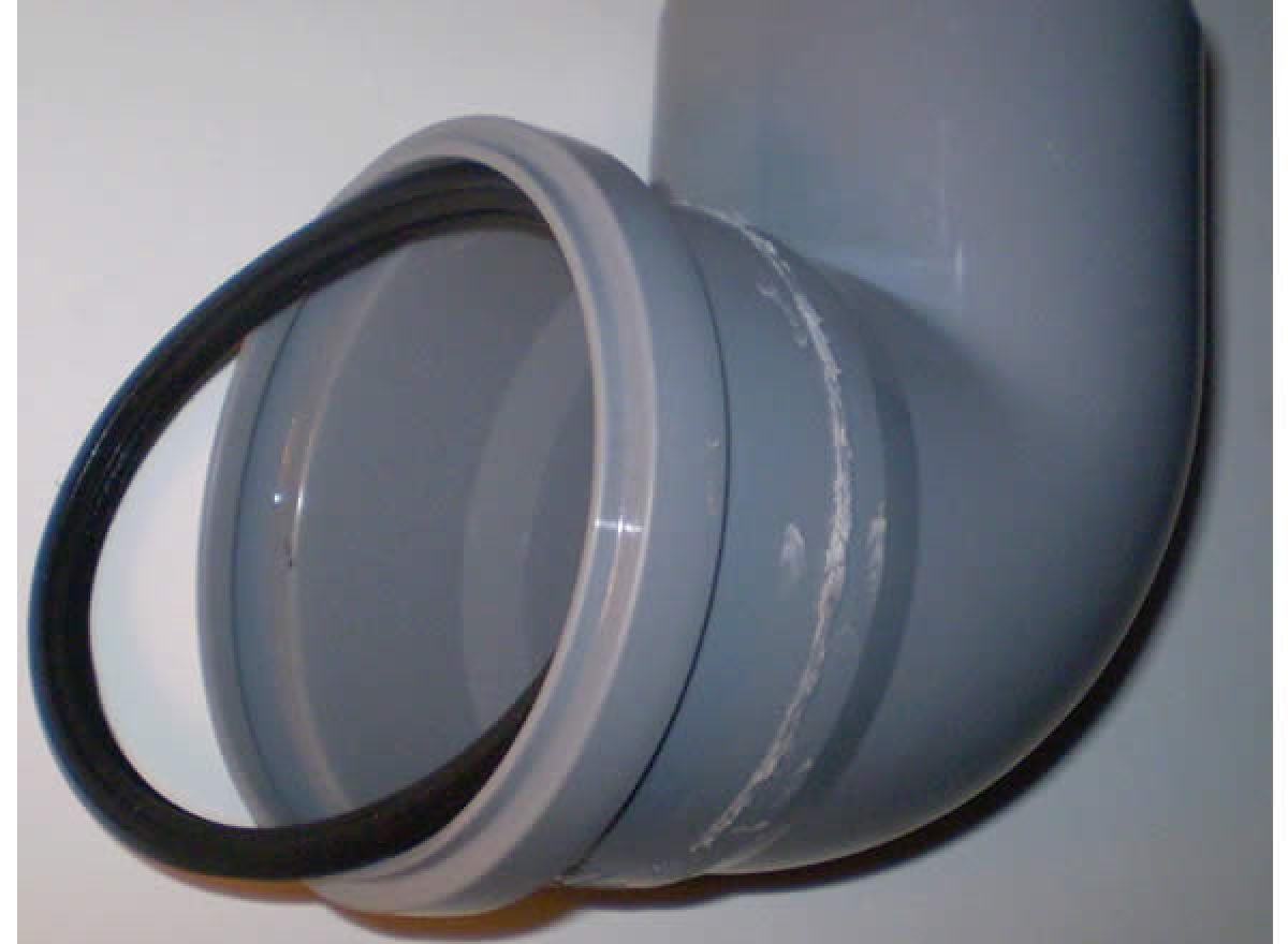 Соединение труб 50 мм. Уплотнительная резинка для канализационных труб 110. Уплотнительное кольцо для канализационной трубы 110. Манжета для канализационных труб 110. Уплотнитель для 110 трубы канализации.