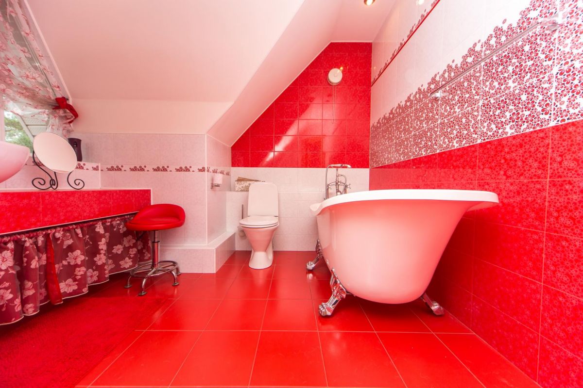 Красная ванная 8825