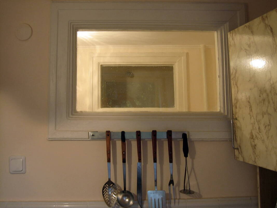 Окно между ванной и кухней 16436