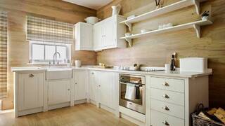 Дерево в интерьере кухни Дерево в интерьере кухни